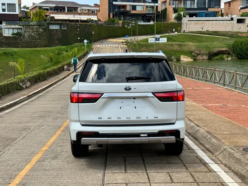 Toyota Sequoia CAPSTON 3.5 HIBRIDA