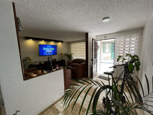 Casa En Venta En El Tesoro. Cod V1119