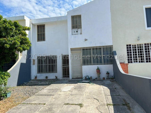 /&% Casa En Venta En La Rosaleda Al Este De Barquisimeto Código 24-7814 Sps