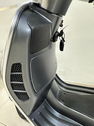 Imagen 11 de 15 de Vespa Super Sport 300 Hpe Automatico Scooter Bbva Tasa 0 %