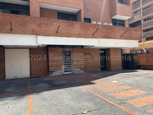 Propiedad Con Uso Mixto En Venta Los Palos Grandes: Local De 210m2 Mas Apto De 195 M2, Edif Con Pozo Profundo ,mas 112 M2  De Estac . Para Un Total De  517 M2 A Vender 24-17703gm.