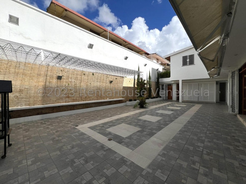 Hermosa Casa En Venta En El Cafetal: Lujo, Espacio Y Exclusividad, Urb. El Cafetal. Mo 24-12662