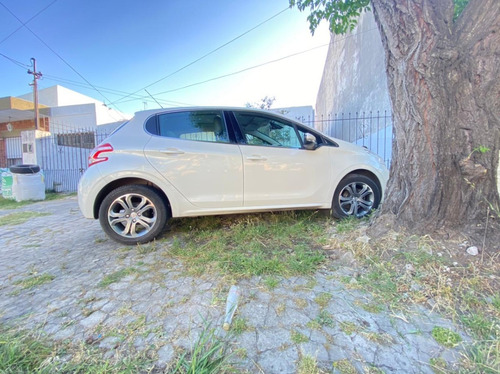 Peugeot 208 Feline Cuero