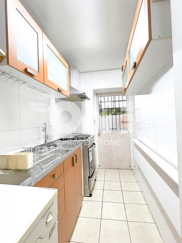 Depto En Venta Las Condes/ Condominio/primer Piso Jardin
