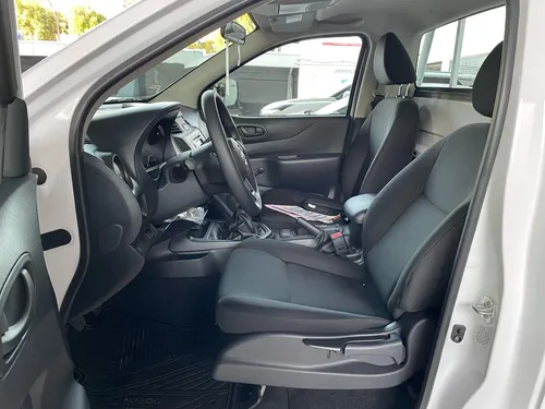 Nissan NP300 2.5 Pick Up Mt Ac