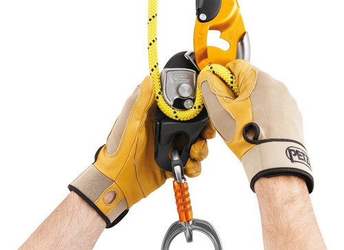 Imagen 2 de 6 de Descensor Simple Stop Petzl Rig Soga 10 A 11mm