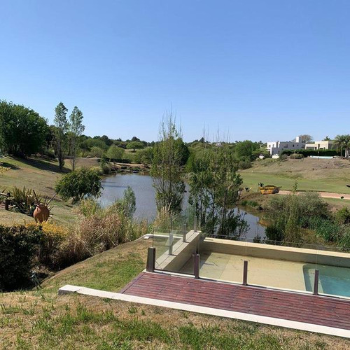 Casa En Venta, Cuatro Dormitorios, Country Lomas De La Carolina, Zona Norte, Córdoba.