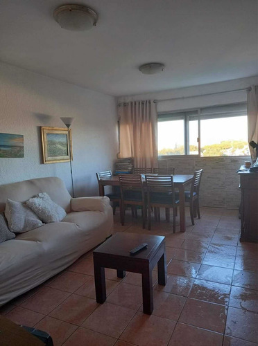 Apto 2 Dormitorios 8vo Piso, Excelente Ubicación