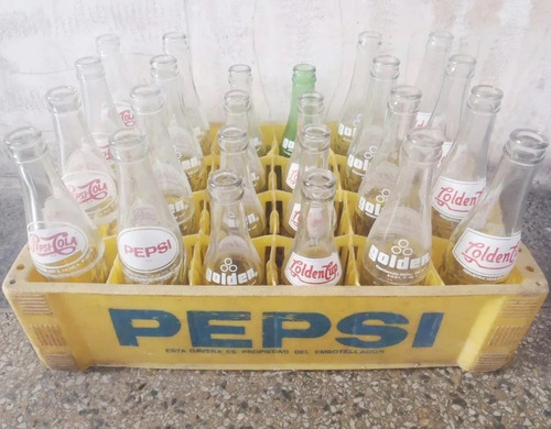 Gavera De Pepsi Con Botellas De Refresco Golden Y Pepsi