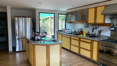 Casa En Loma Del Padre, Cuajimalpa De Morelos Con 5 Recámaras, 400 M², Id: 146869