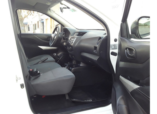 Imagen 10 de 22 de Nissan Np 300 Cabina Simple