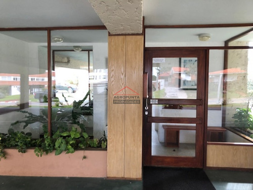 Confortable Apartamento En Aidy Grill!!! De 1 Dormitorio, Baño, Cocina, Living-comedor Y Cochera Techada. Consulte !!!!!!!- Ref: 5300