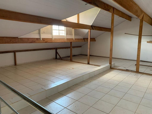 Imagem 9 de 18 de Chácara 1100m2, 200m2 De Área Construida, Salão Grande Para Festas Com Churrasqueira E Forno A Lenha, Casa Com Sotão, Cozinha E Banheiro - Ch00182 - 70394100