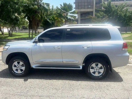 Imagen 6 de 9 de Toyota Land Cruiser Lc200 Dubai 2018 V8 4x4 Automático