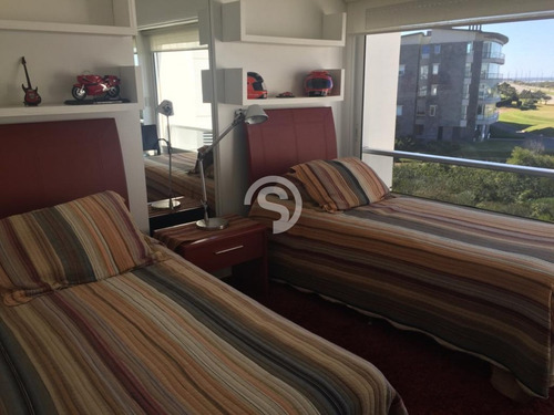 Penthouse En Playa Brava En Alquiler- Ref: 3262