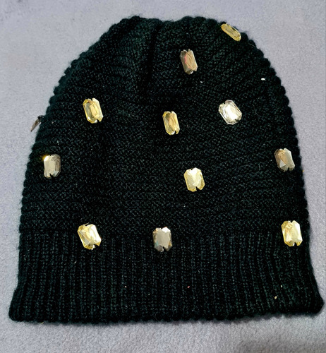 Gorro De Lana Con Aplicaciones  De Brillos. Negro