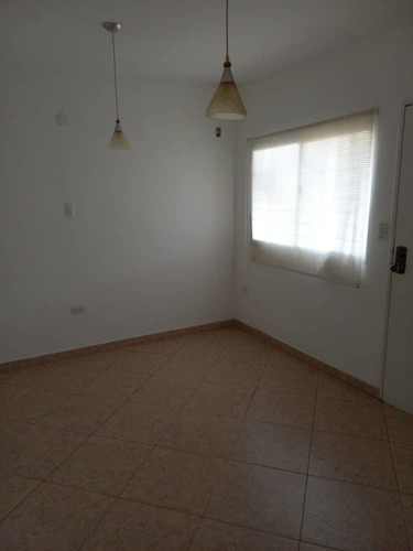 Imagen 15 de 16 de Town House Urb Los Portales