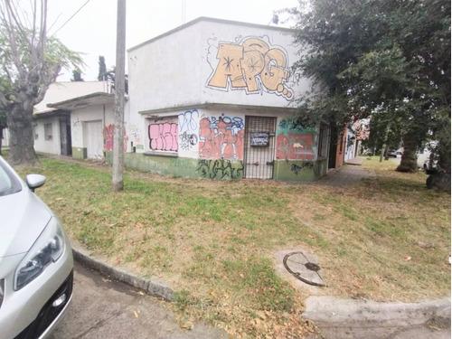 Casa 3 Ambientes Con Local Barrio Bernardino Rivadavia