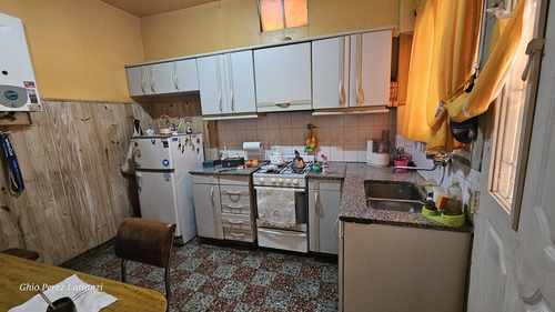Venta Casa 2 Ambientes 1 Dormitorio En Caseros, Jardín Parrilla