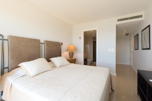 Venta Apartamento 3 Dormitorios En Suite Playa Mansa