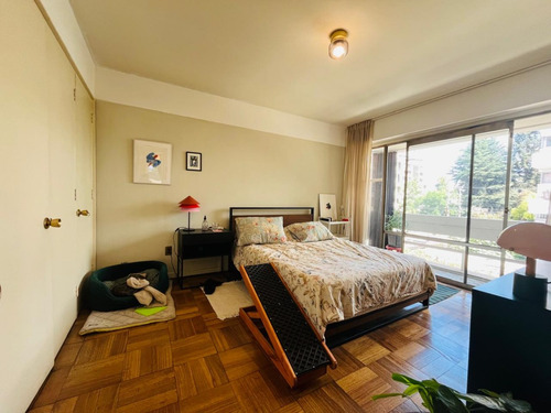 Se Vende 3dorm.+servicio, Estacionamiento. Metro Alcántara