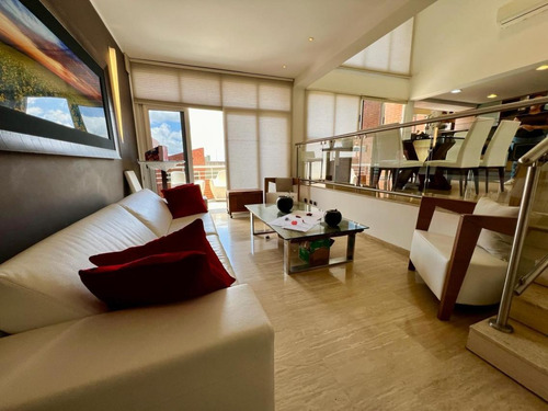 Se Vende Hermosa Villa 300m²-4h+5b+1m+5p+plt. Eléctrica-loma Linda -eg