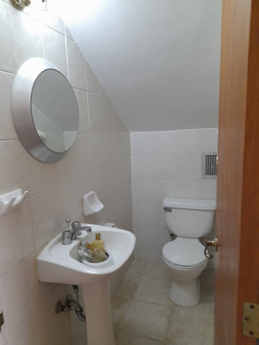Imagen 8 de 27 de Townhouse En Urbanismo Privado La Mapora. Rodeado De Vegetación.