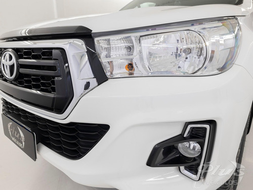 Imagem 11 de 15 de Toyota Hilux 2.7 Srv 4x4 Cd