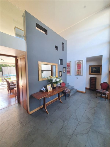 Casa En Venta De 4 Dorm. En Las Condes