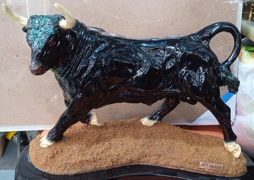 Figura De Toro De Lidia En La Arena (40 X 25 Cm)