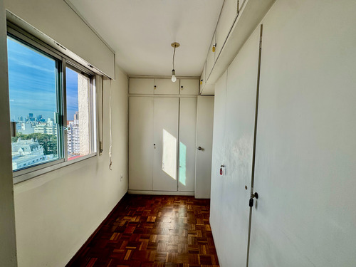 Venta Apartamento Pocitos, 2 Dormitorios + Servicio, 3 Baños, Balcón Y Garage