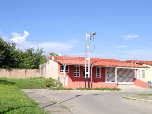 Se Vende Amplia Casa Ciudad Alianza Guacara Atc.-1224