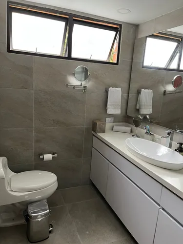 Casa En Venta En El Poblado. Cod V12459