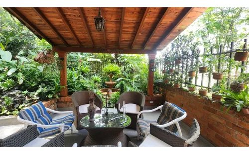 Venta Casa De 3 Niveles Poblado Sector Los Balsos