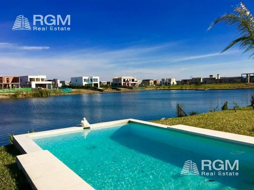 Imagen 3 de 19 de Venta De Casa Al Lago Barrio Castaños