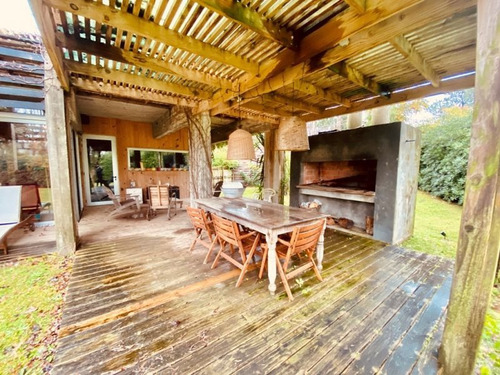 Venta De Casa 4 Dormitorios En La Arbolada, Punta Del Este