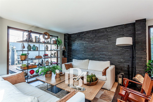 Vitacura: Moderna Casa Mediterránea Full Remodelada