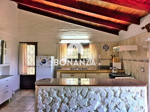 Piriápolis Punta Fría Casa En Venta 350 Mts De La Playa San Francisco. 589 Mts De Terreno Esquina. Salida A Dos Calles.