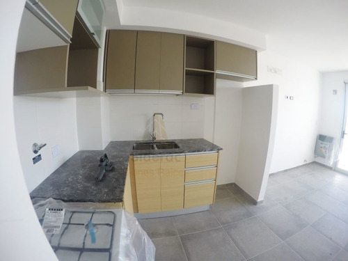 Imagen 2 de 16 de Venta De Departamento Monoambiente En La Plata, La Plata