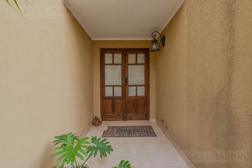 Casa Con 5 Dormitorios - Apto Crédito - En Venta En Santa Bárbara