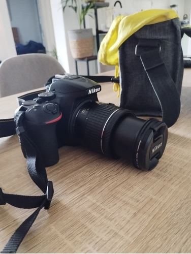 Cámara Nikon D5600 - Dos Años, Cómo Nueva, Muy Poco Uso