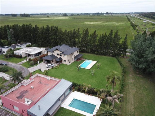 Casa En Venta : Canning : : Malibu