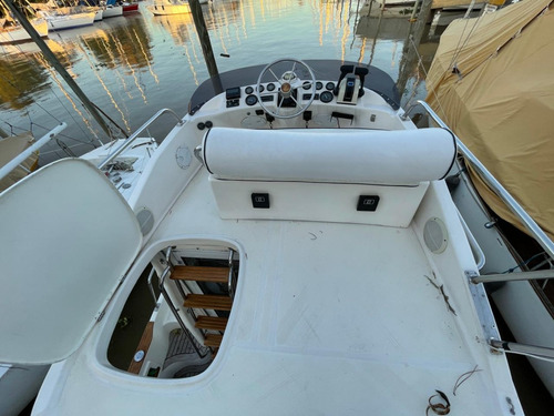 Astinor 840, Eje, Volvo Penta Diesel 150 Hp X 2