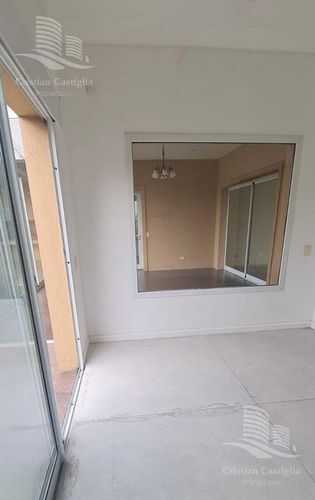 Casa En Venta San Isidro Labrador - 5 Ambientes Con Dependencia De Servicio