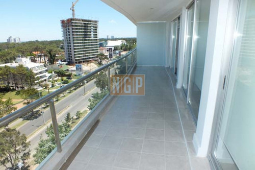 Imagen 12 de 30 de Be Punta Piso Alto Al Frente