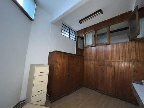 Permuta / Venta / Alquiler Oficina De 68 M2 Y Doble Altura En San Martin Y Urquiza. Zona Centro