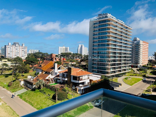 Muy Lindo Departamento En Edificio Icon Brava Ideal Para Todo El Año-ref:287