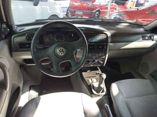 Imagem 8 de 10 de Volkswagen Santana 2001 2.0 4p