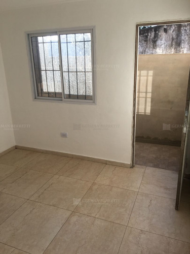 Departamento En Alquiler Ubicado En Temperley, Lomas De Zamora