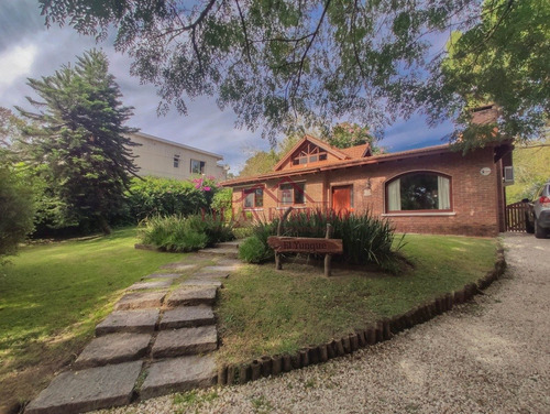 Espectacular Casa En Venta En Jardines De Córdoba, Ideal Para Vivir Todo El Año!- Ref: 2147